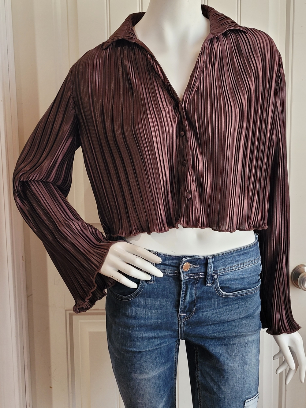 Lightweight Pleated Button Front Crop Top S